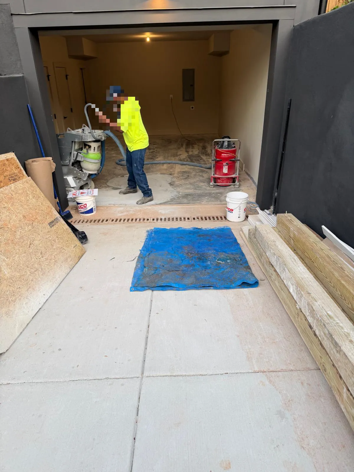 Concrete floor preparation using professional grinding and dust-extraction equipment