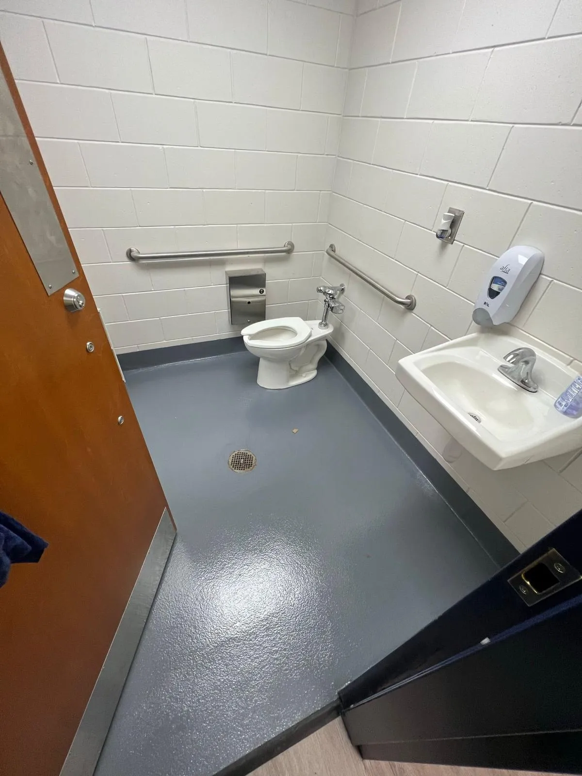 Seamless slate resinous floor in an ADA commercial restroom